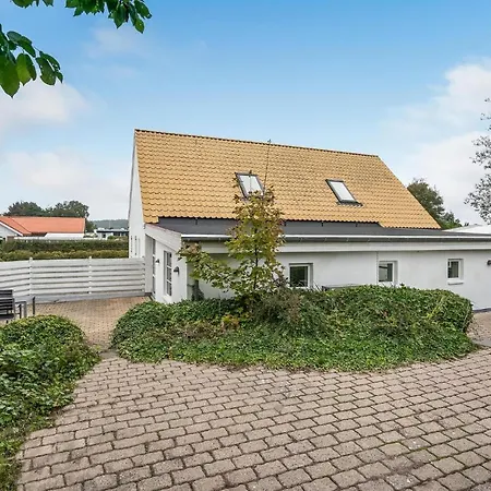 Feriehus Eight-bedroom In