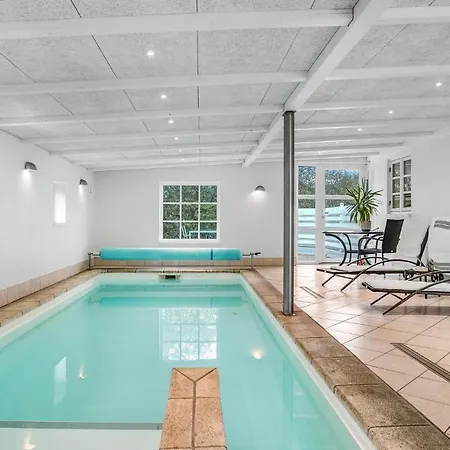Feriehus Eight-bedroom In