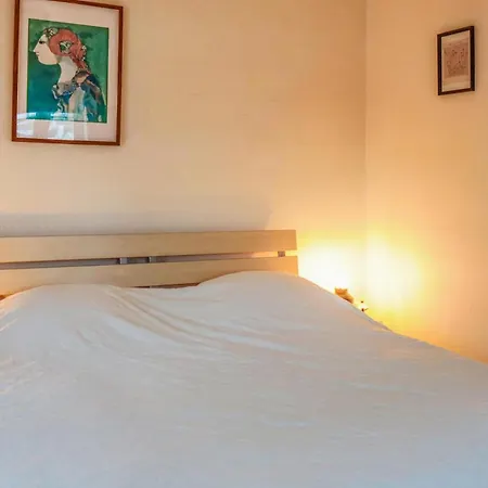 Eight-bedroom In