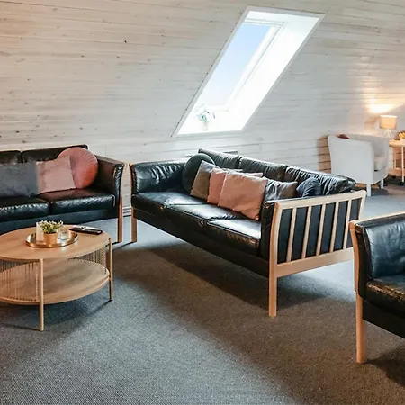 Eight-bedroom In