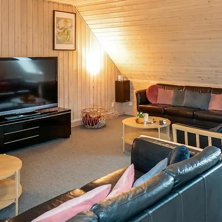 Eight-bedroom In Feriehus *